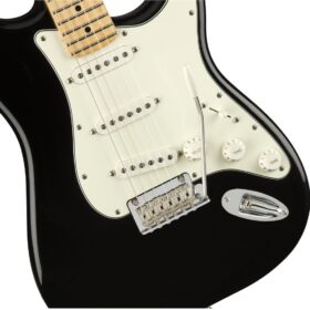 Fender Player Stratocaster®, Maple Fingerboard, Black