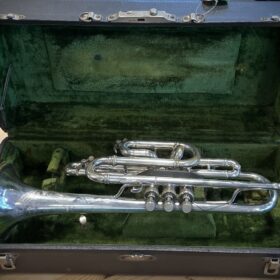 Three Star met gold wash beker