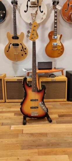 Vintage V74MRJP JP Tribute fretless Bass Distressed Sunburst
