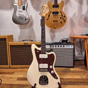 Fender Professional Jazzmaster® Rosewood Fingerboard, Olympic White